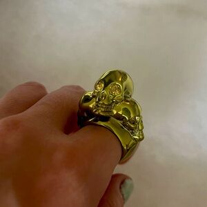 Alexander McQueen Skull ring in Gold